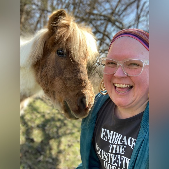 Meet your Posher, Suz!  Check out her stunning 70s fashions in the pics! - Picture 2 of 5